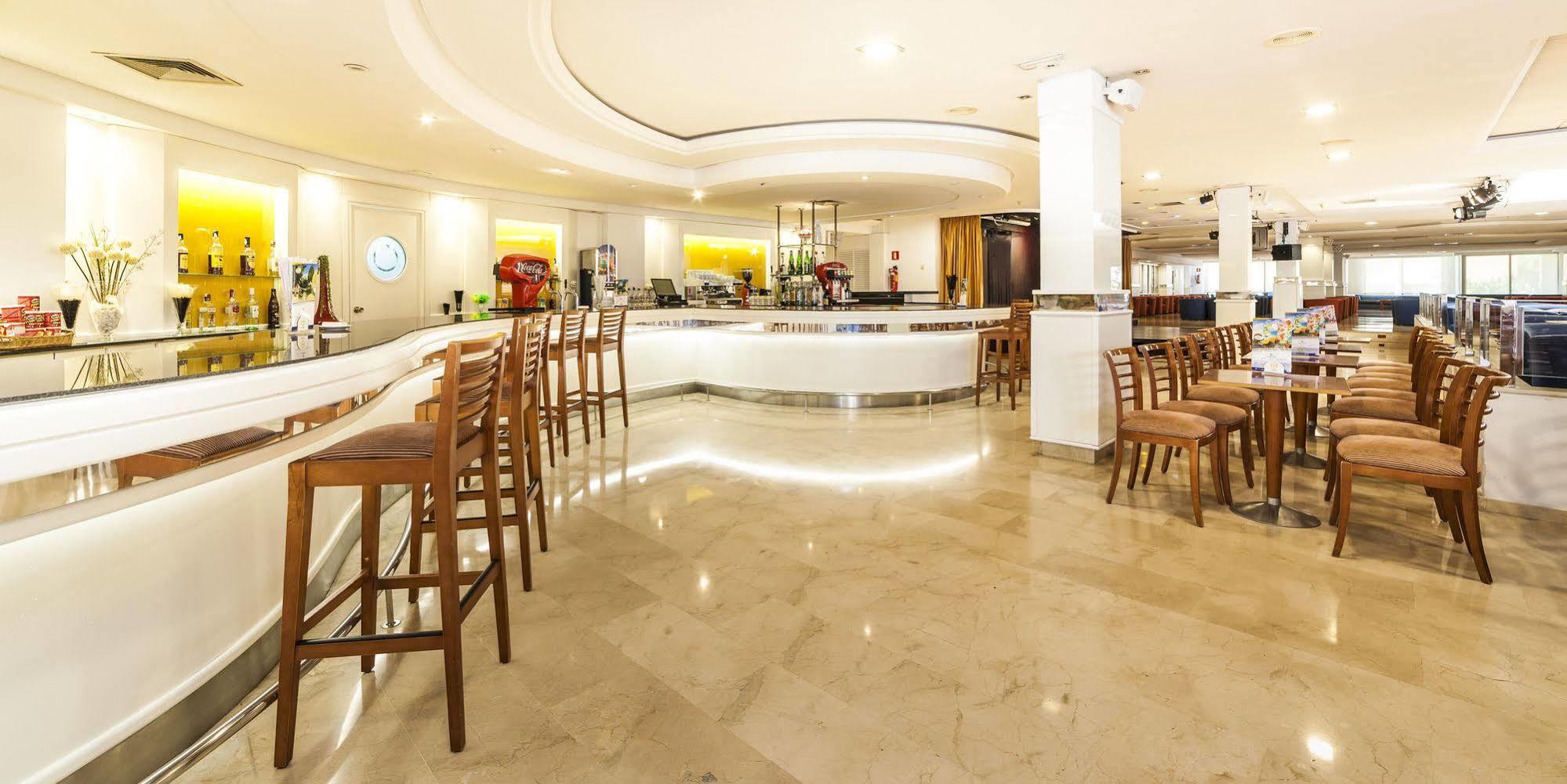环球圣塔波萨公园酒店 圣蓬萨 外观 照片